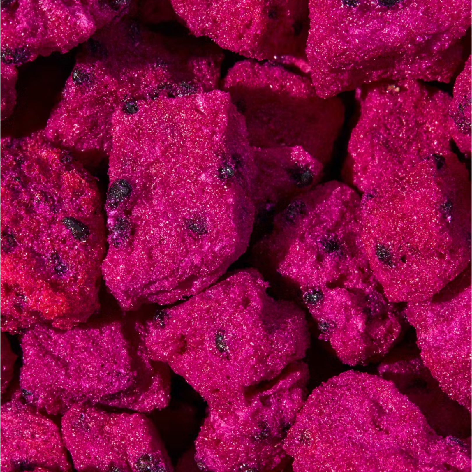 http://www.realandrawfoods.com/cdn/shop/files/freeze-drieddragonfruit.png?v=1682595331